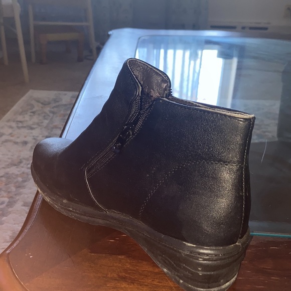 Lightweight black ankle boot size 6.5 - Picture 3 of 3